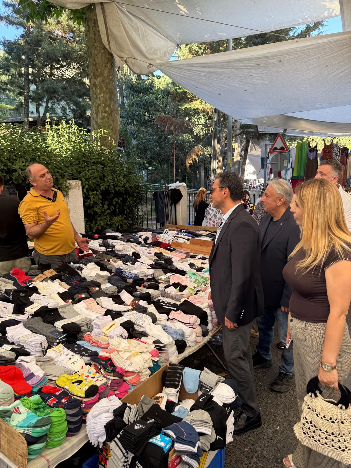 Beşiktaş AK Parti İlçe Başkanlığı Ekonomi İşleri Birimi Olarak, Bugün Konaklar Mahallesi Halk Pazarı’ndaydık.